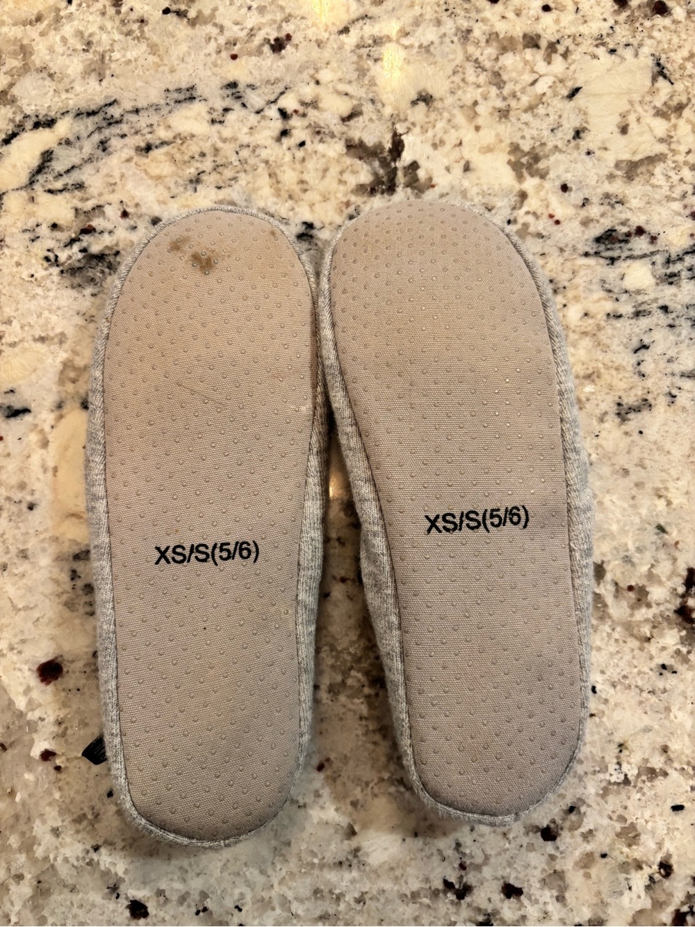 Women’s Gap Slippers house shoes size 5/6 - Picture 3 of 7